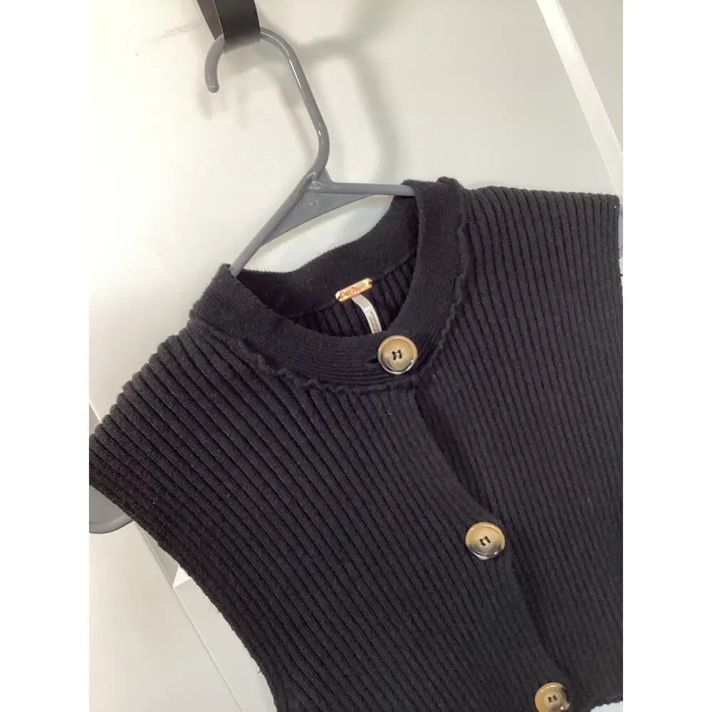 Free People Women's Button Front Naiome Micro Ribbed Cropped Vest Black SZ Large